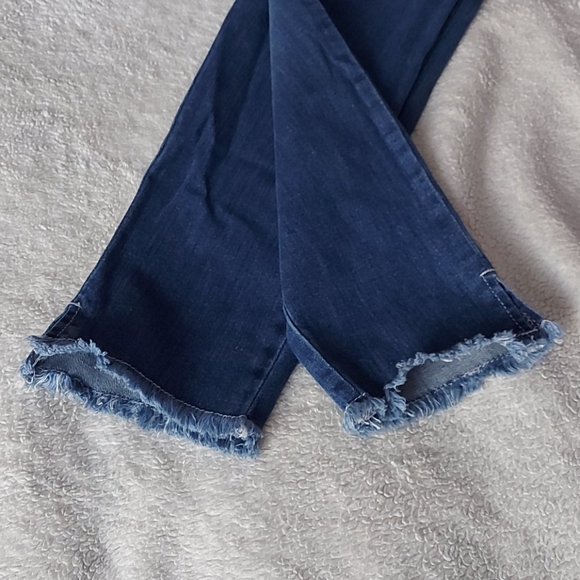 Blue Jeans - Picture 3 of 3